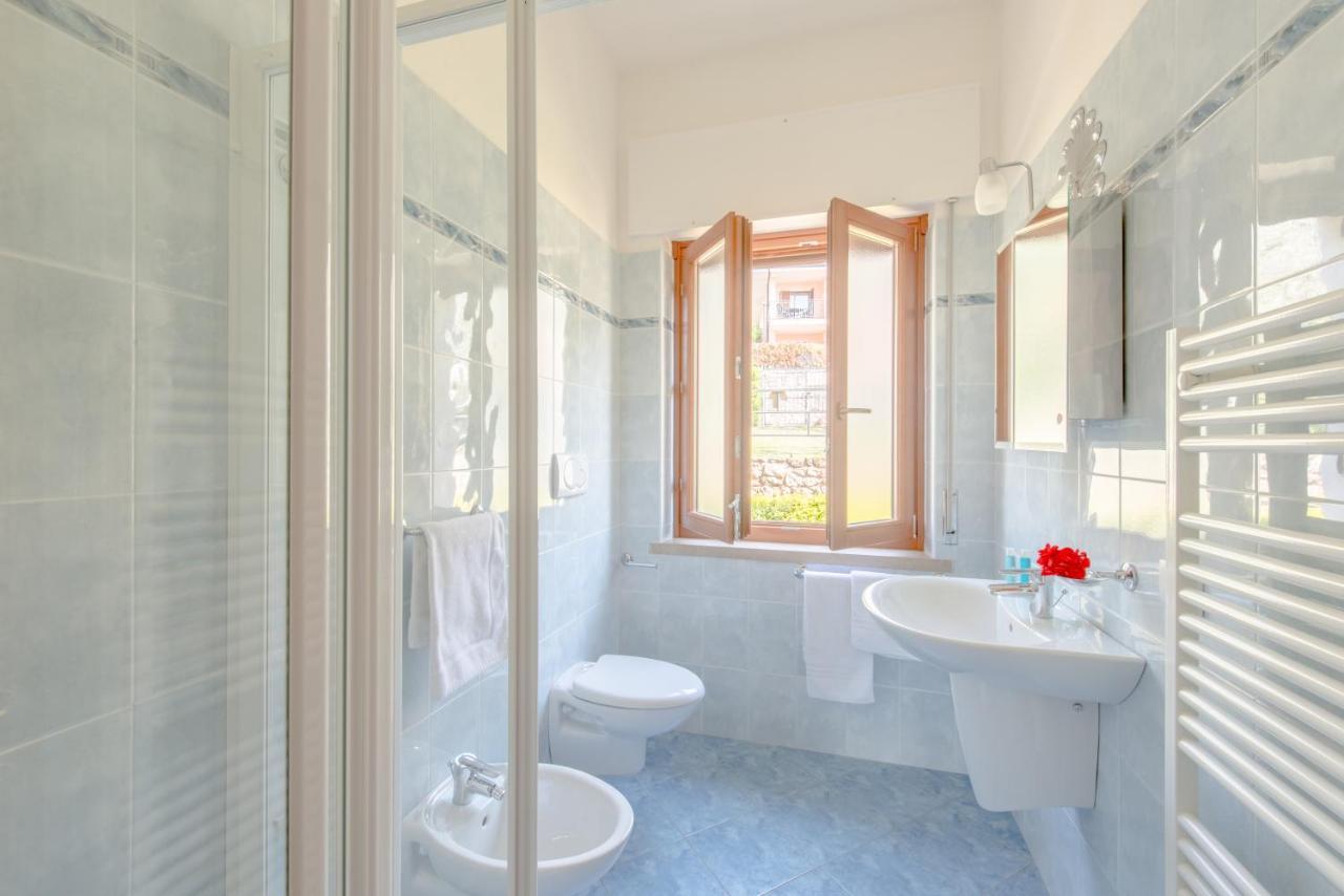 Villa Due Leoni - Residence Brenzone sul Garda Exteriör bild