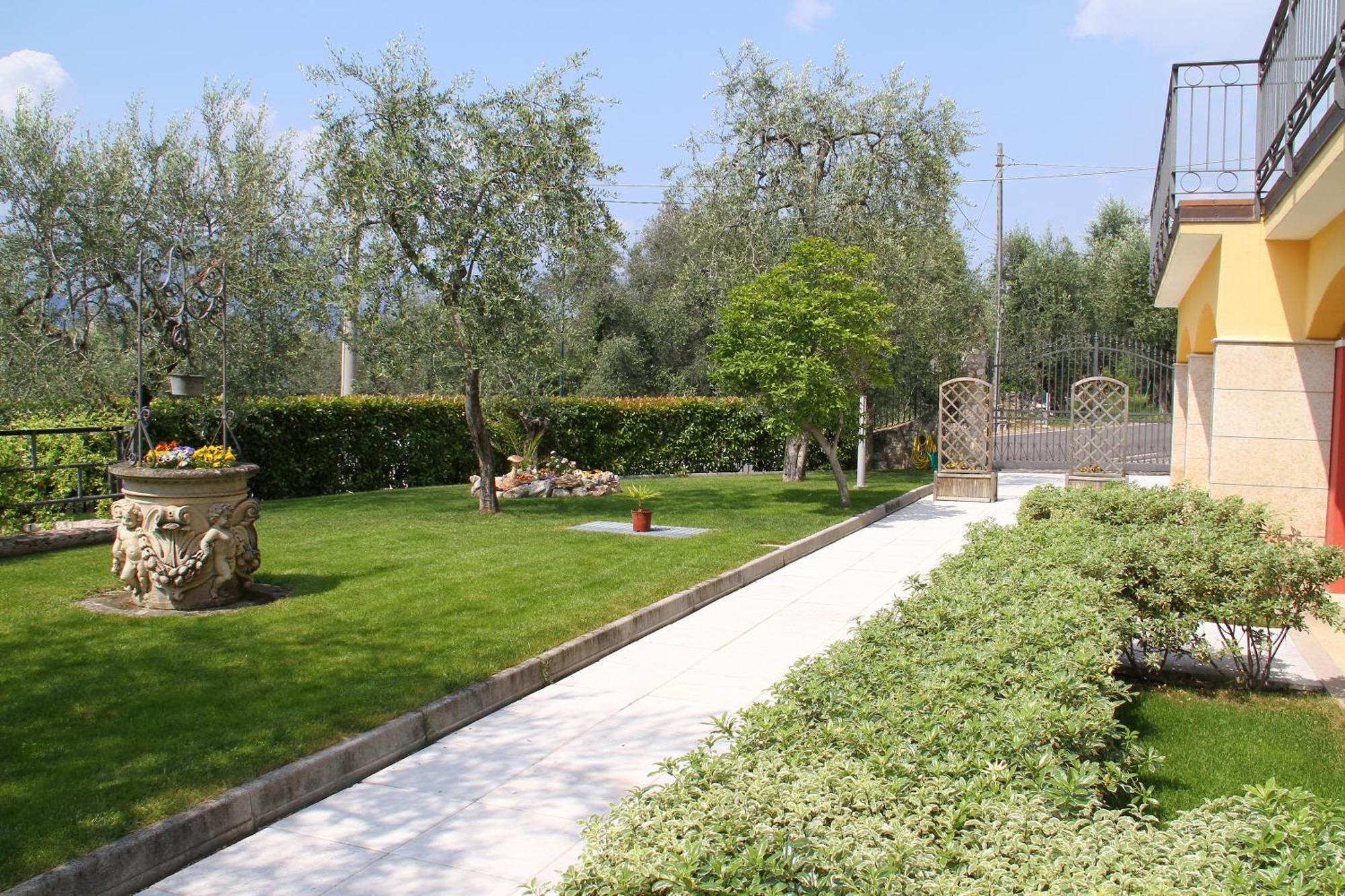 Villa Due Leoni - Residence Brenzone sul Garda Exteriör bild